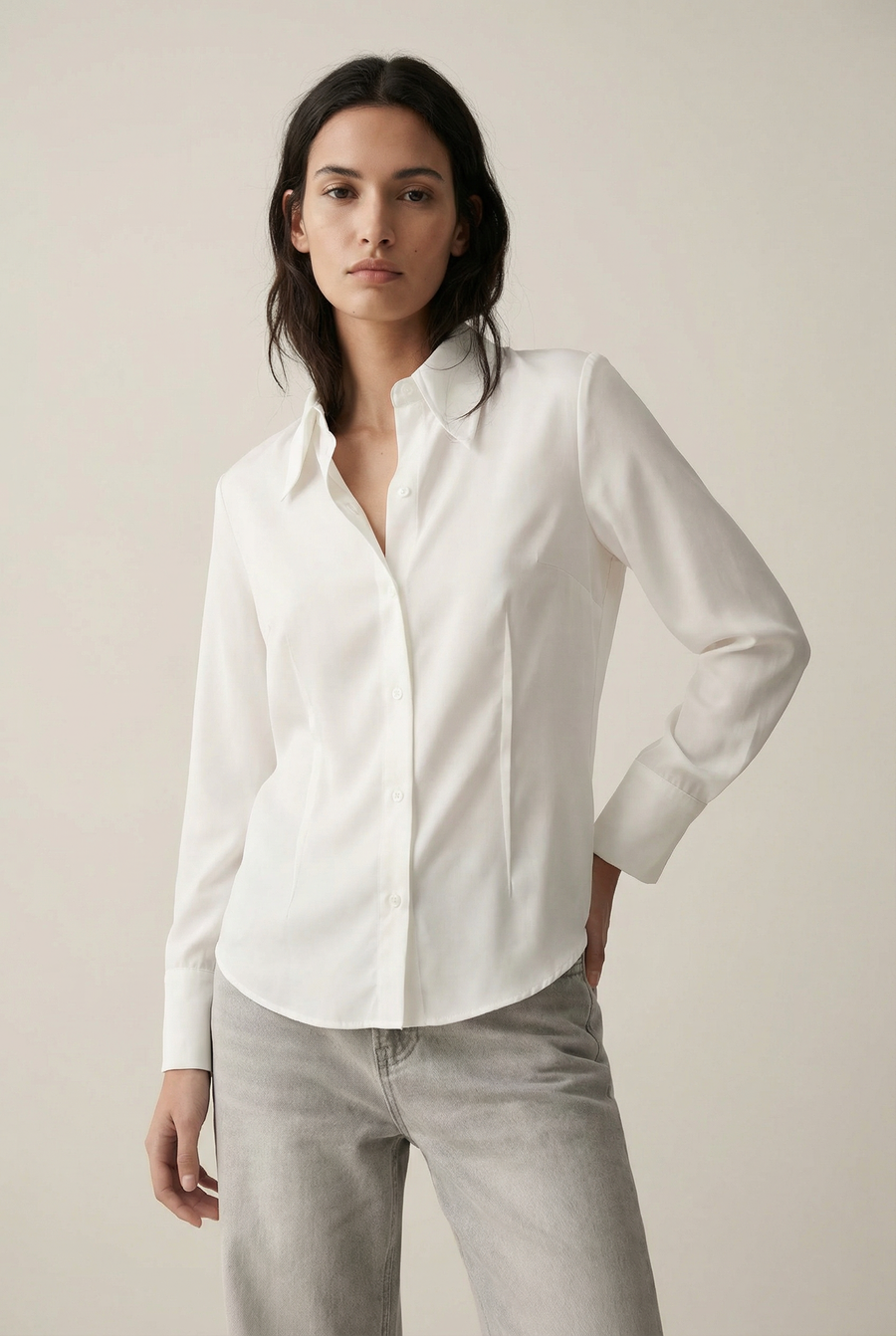 Chemise blanche col large ajustée pinces