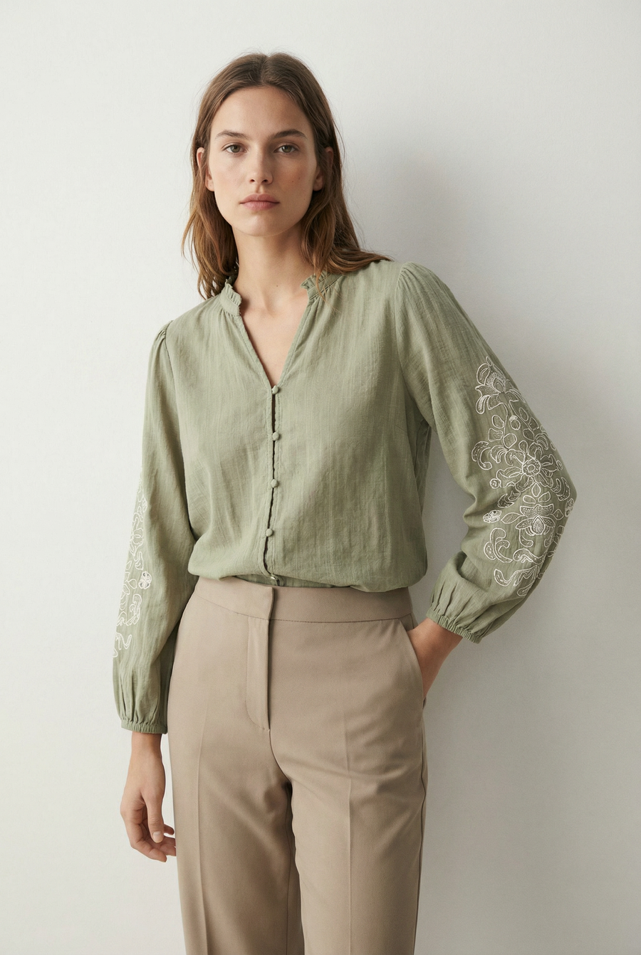 Chemise brodée en coton femme – manches longues élégantes vue 7