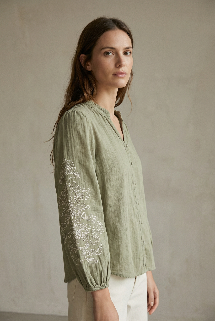 Chemise brodée en coton femme – manches longues élégantes vue 9