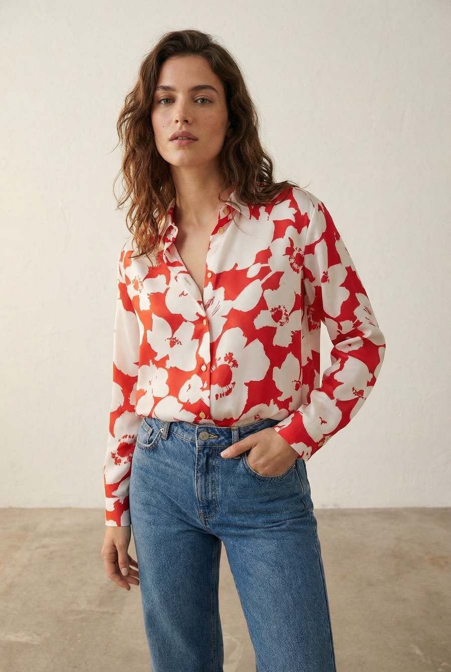 Chemise fleurie oversize rouge et blanc cassé