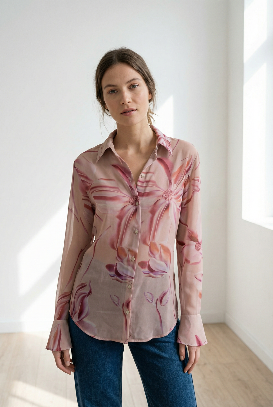 Chemise fluide imprimée fleurie rose nude détail du produit