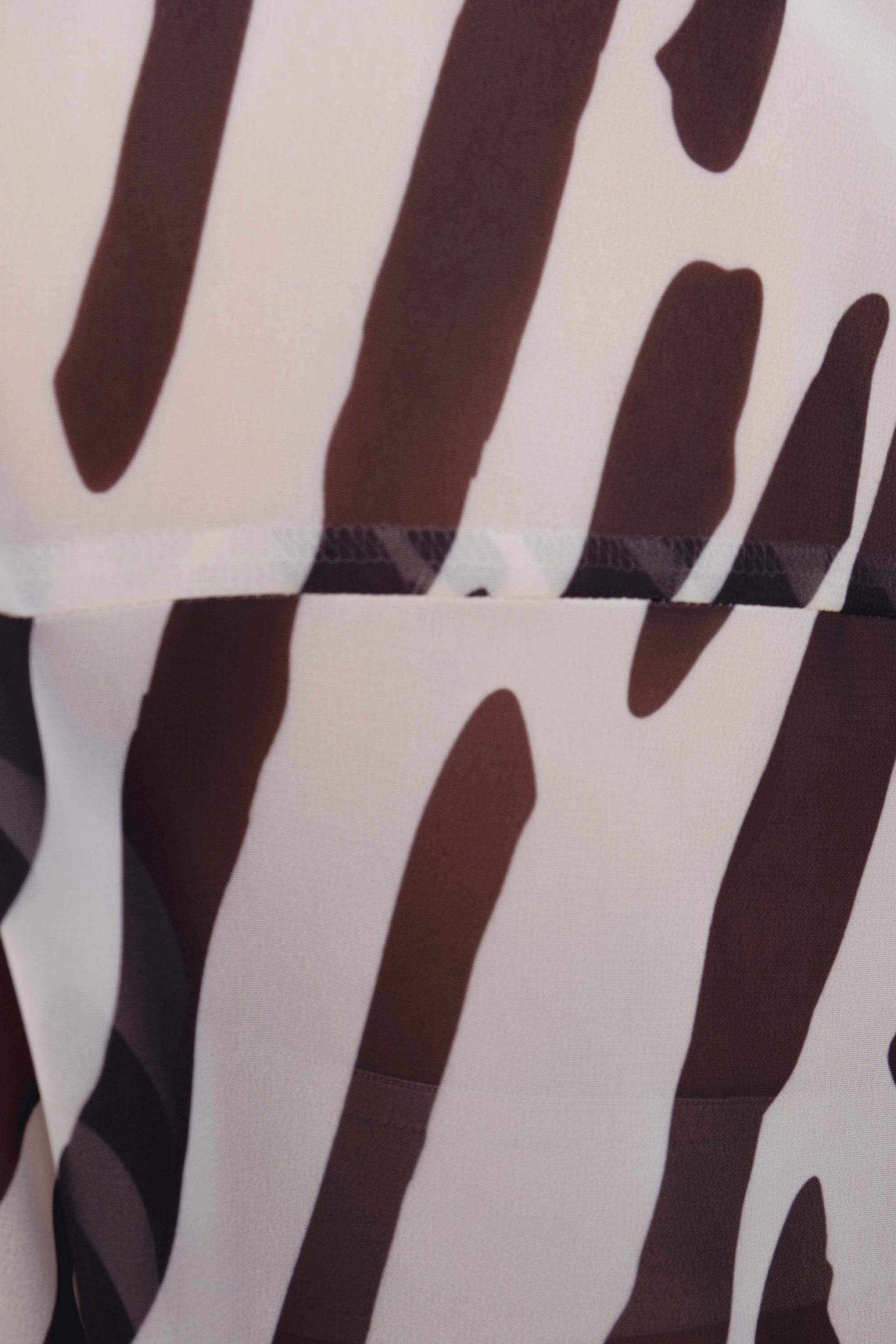 Chemise fluide imprimée zébrée beige et noir