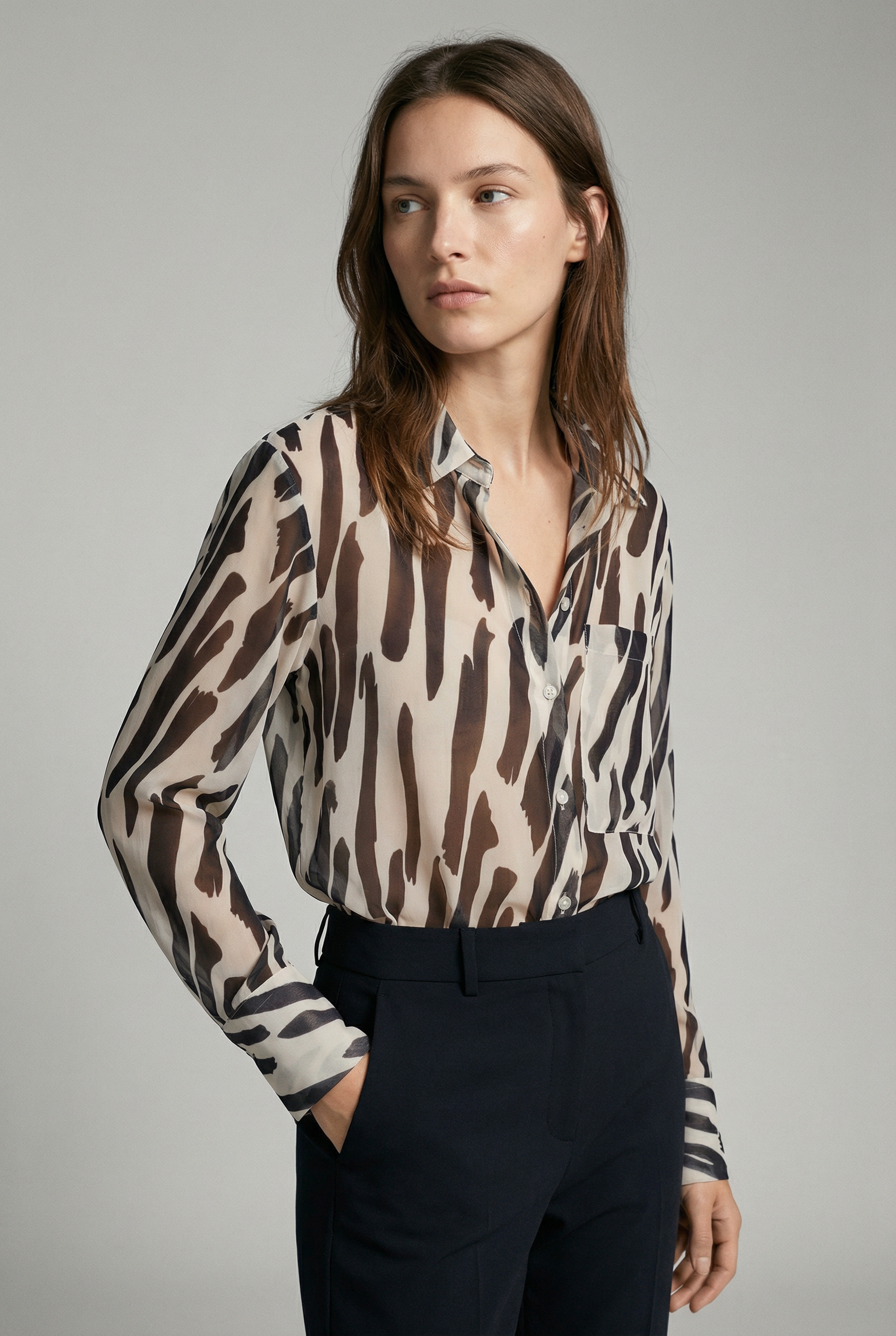 Chemise fluide imprimée zébrée beige et noir
