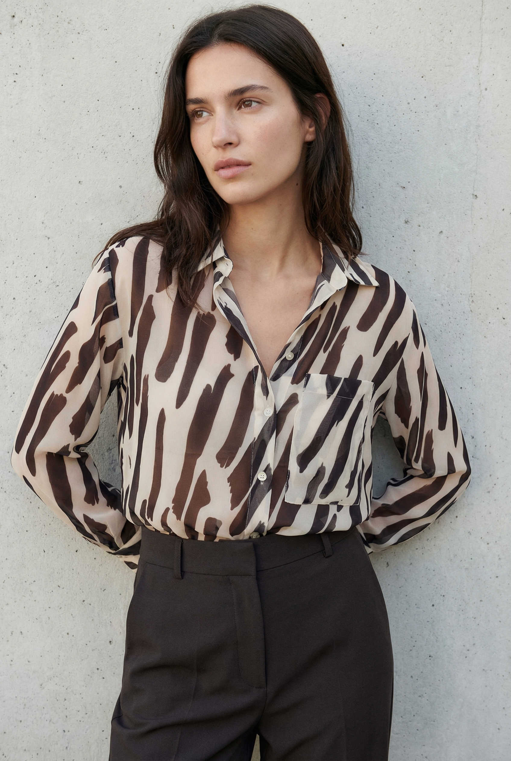 Chemise fluide imprimée zébrée beige et noir