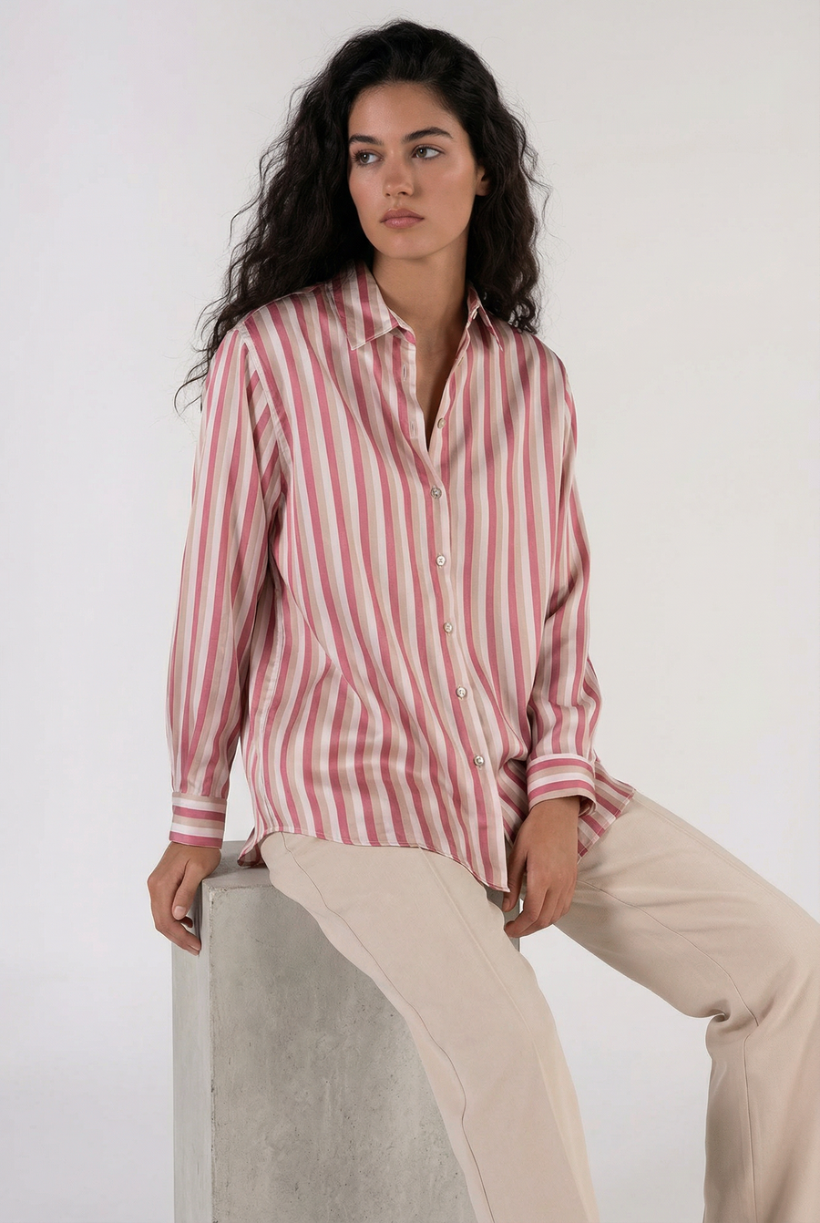 Chemise satinée à rayures écru et rose vue principale
