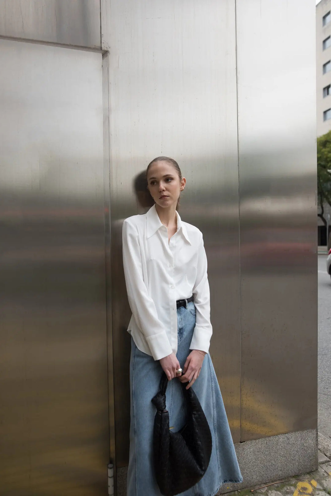 Chemise blanche ajustée à pinces – Coupe féminine et élégance intemporelle Sapiato