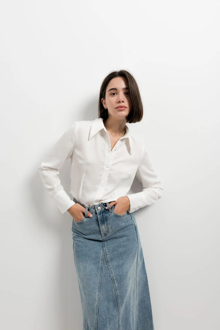 Chemise blanche ajustée à pinces – Coupe féminine et élégance intemporelle Sapiato