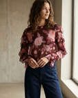 Blusa elegante con volantes y estampado floral para mujer: elegancia y comodidad para todas las ocasiones.