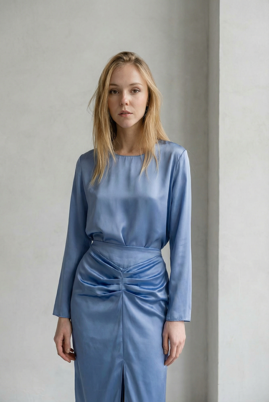 Chemisier Satin Chic Bleu azur vue de profil