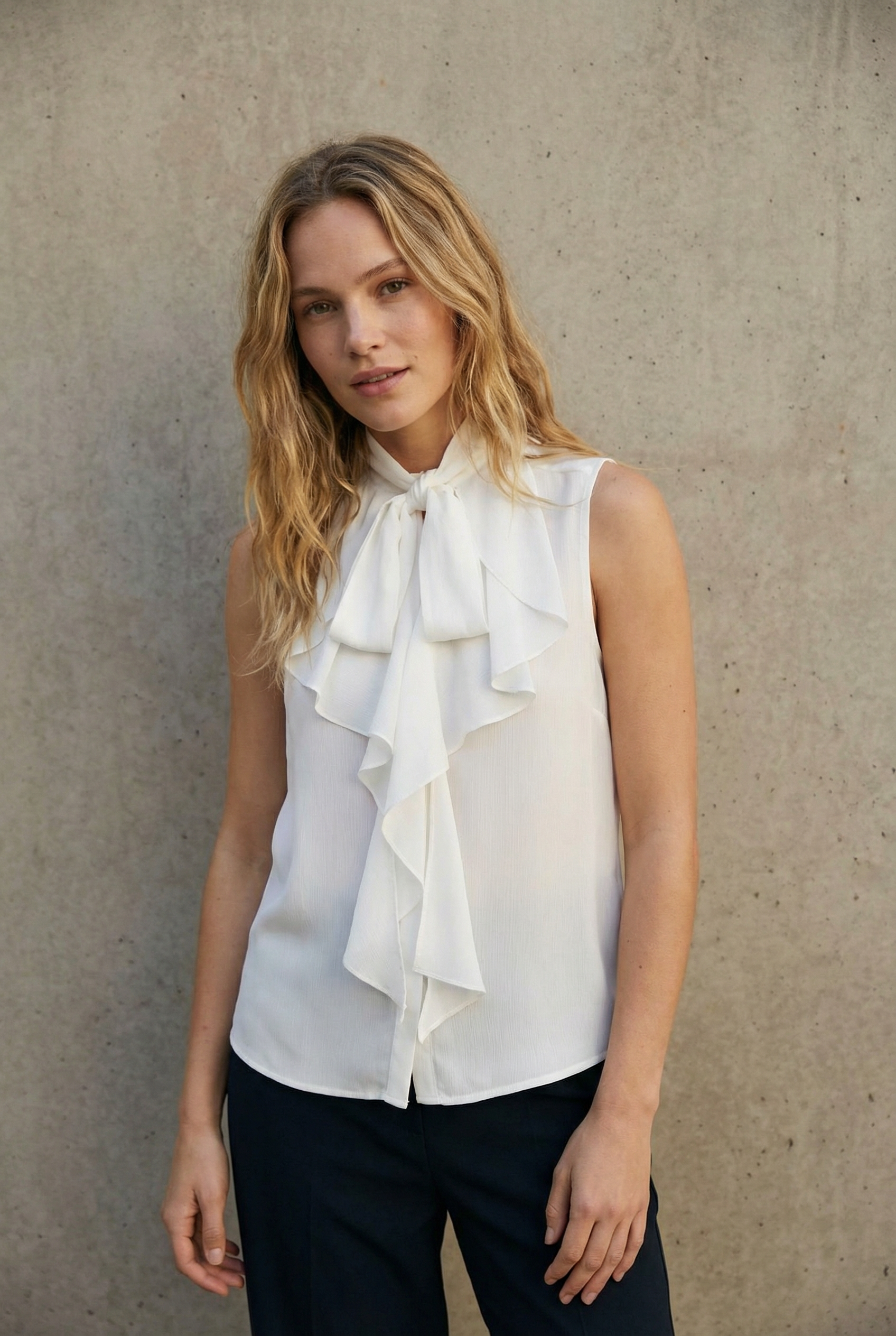 Chemisier blanc lisse volants sans manches