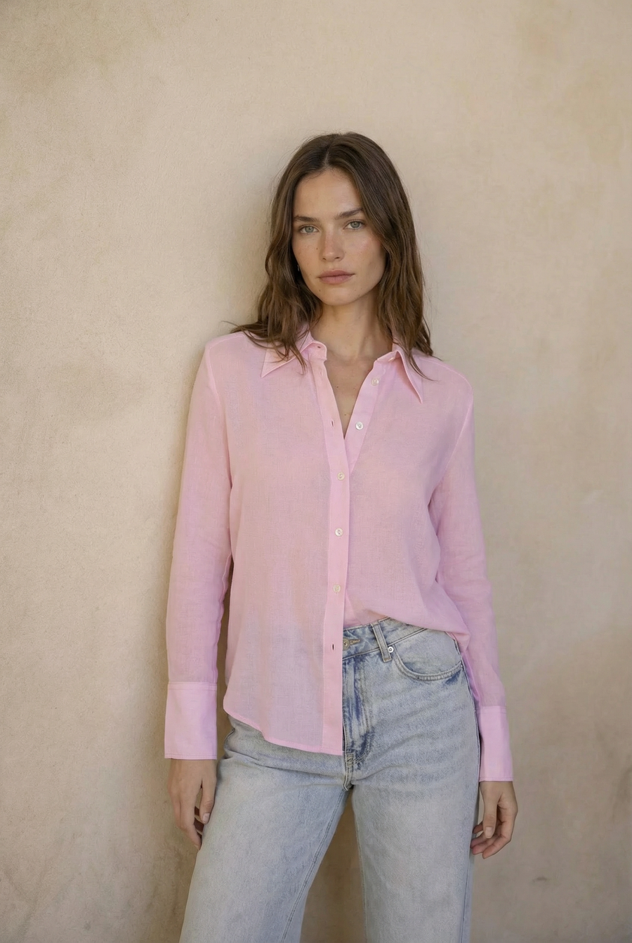 Chemisier rose pastel – Coupe droite – Tissu léger vue portée