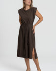 Robe midi femme en coton, couleur marron, présentation avant, coupe droite élégante.