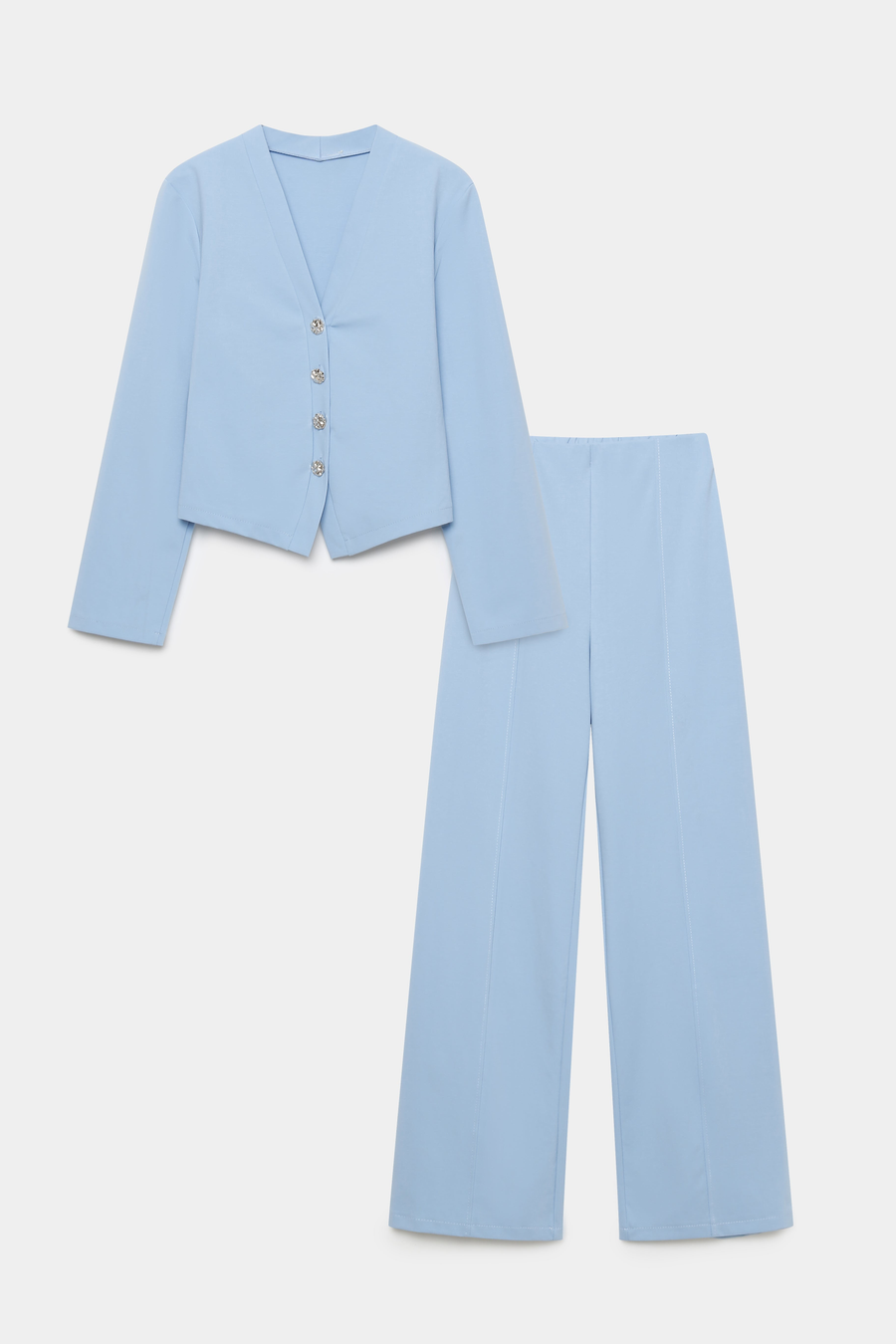 Image de l'ensemble deux pièces coton femme en bleu clair, comprenant une veste à col V et un pantalon assorti, présenté sur un fond blanc.