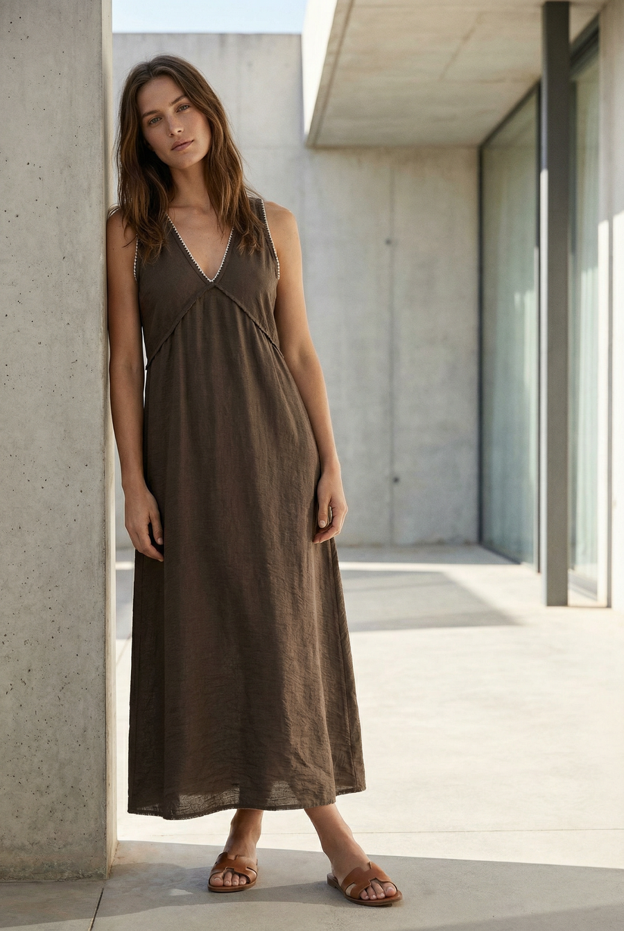 Robe midi fluide brodée – Coupe élégante – Viscose
