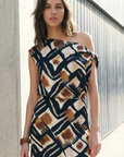 Top asimétrico de un solo hombro para mujer con estampado gráfico en marrón, negro y blanco, elegante y moderno.