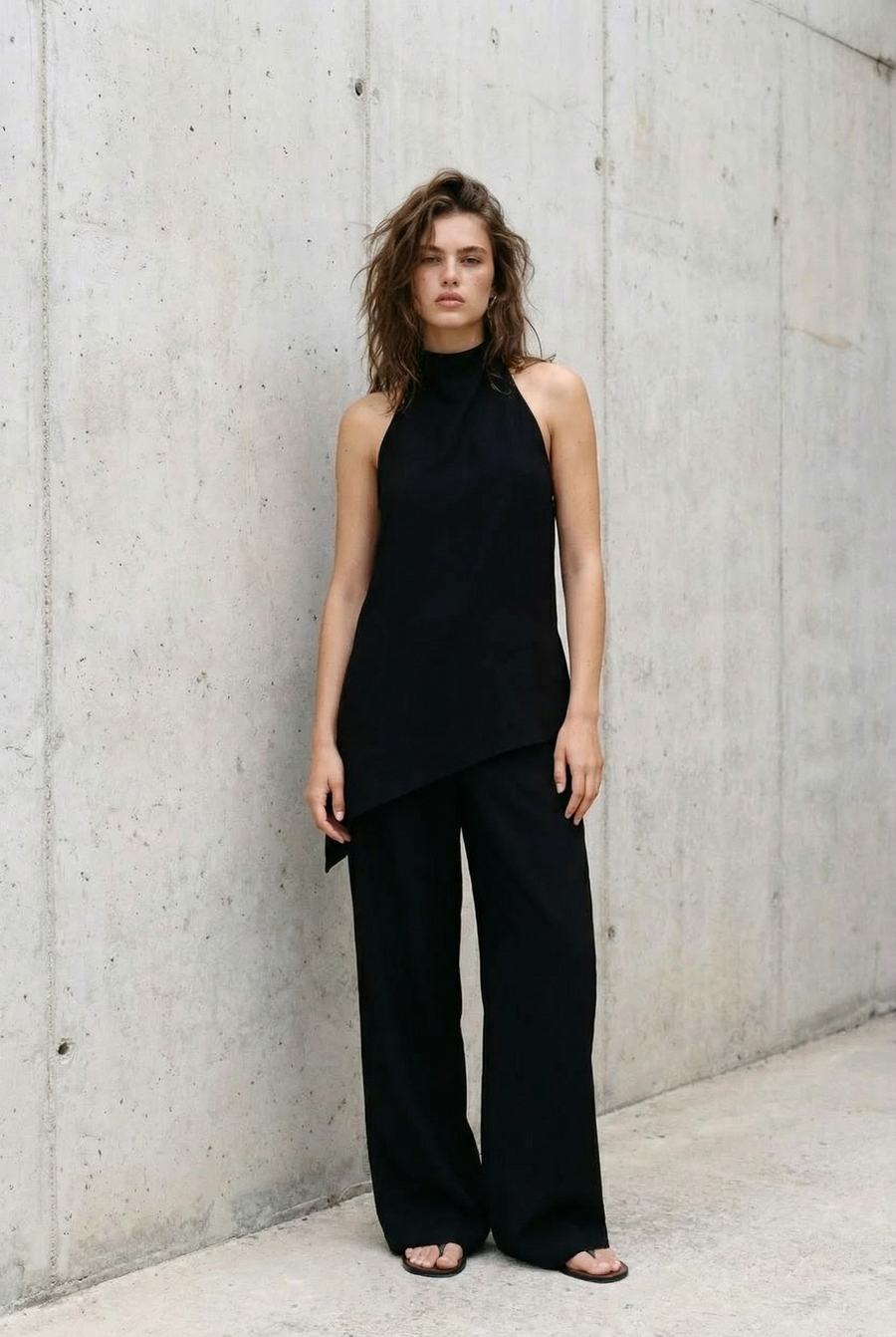 Haut Long Noir Dos Nu Halter vue de profil