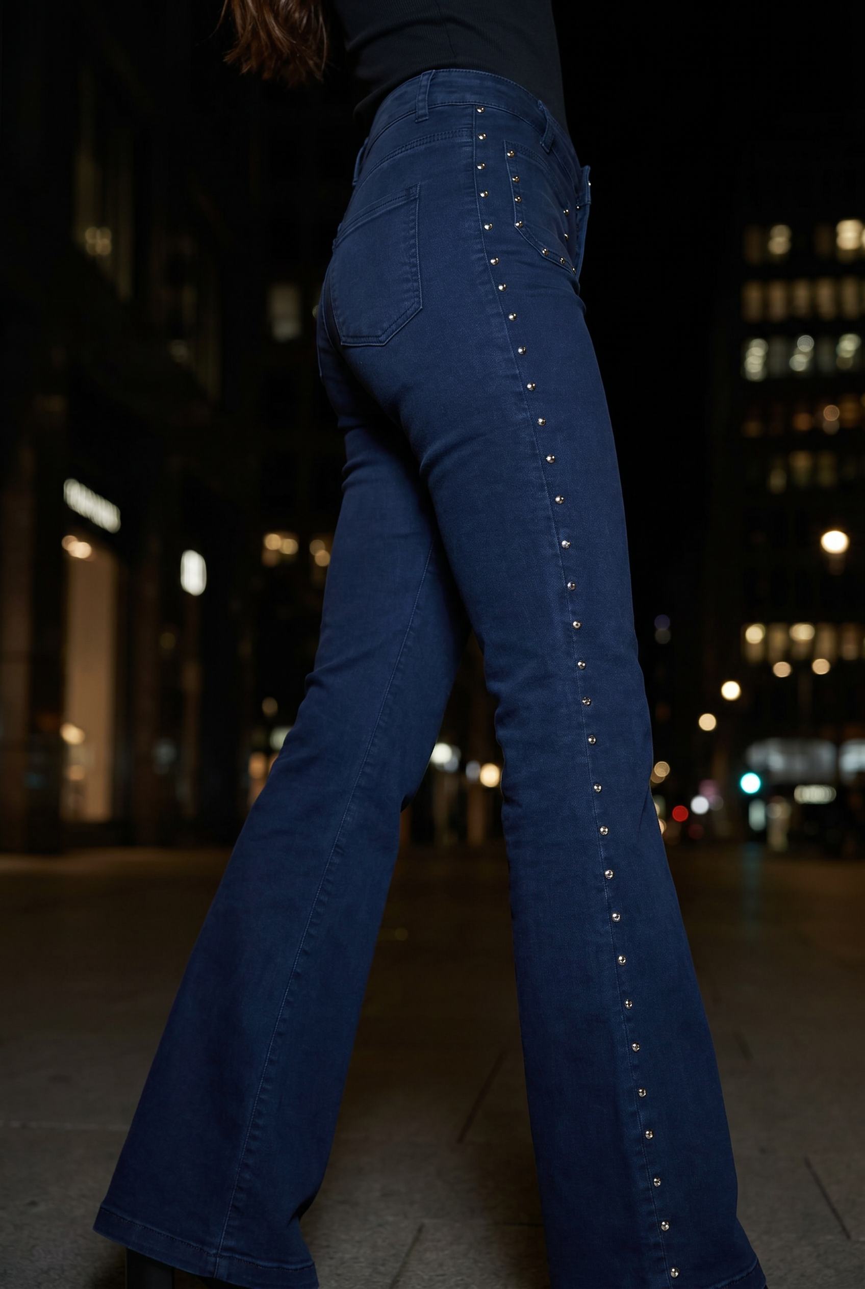 Jean flare clouté à poches plaquées