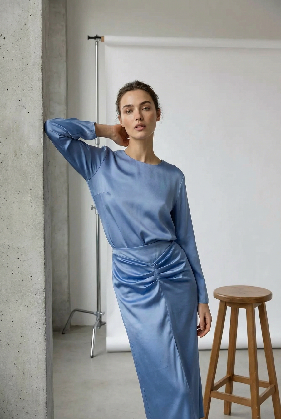 Jupe Drapée Élégante En Satin Bleu