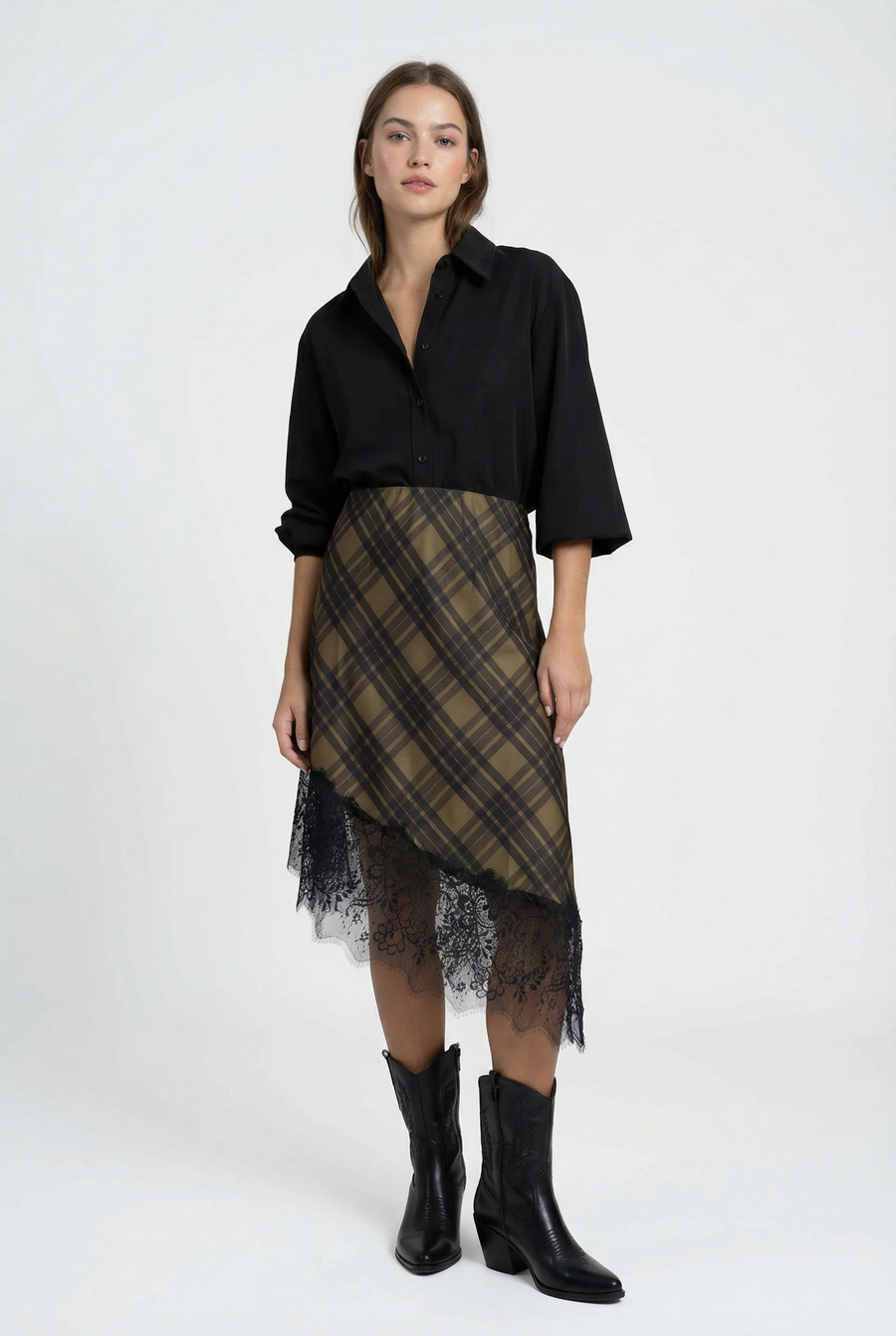 Jupe midi satinée asymétrique en satin – Coupe fluide