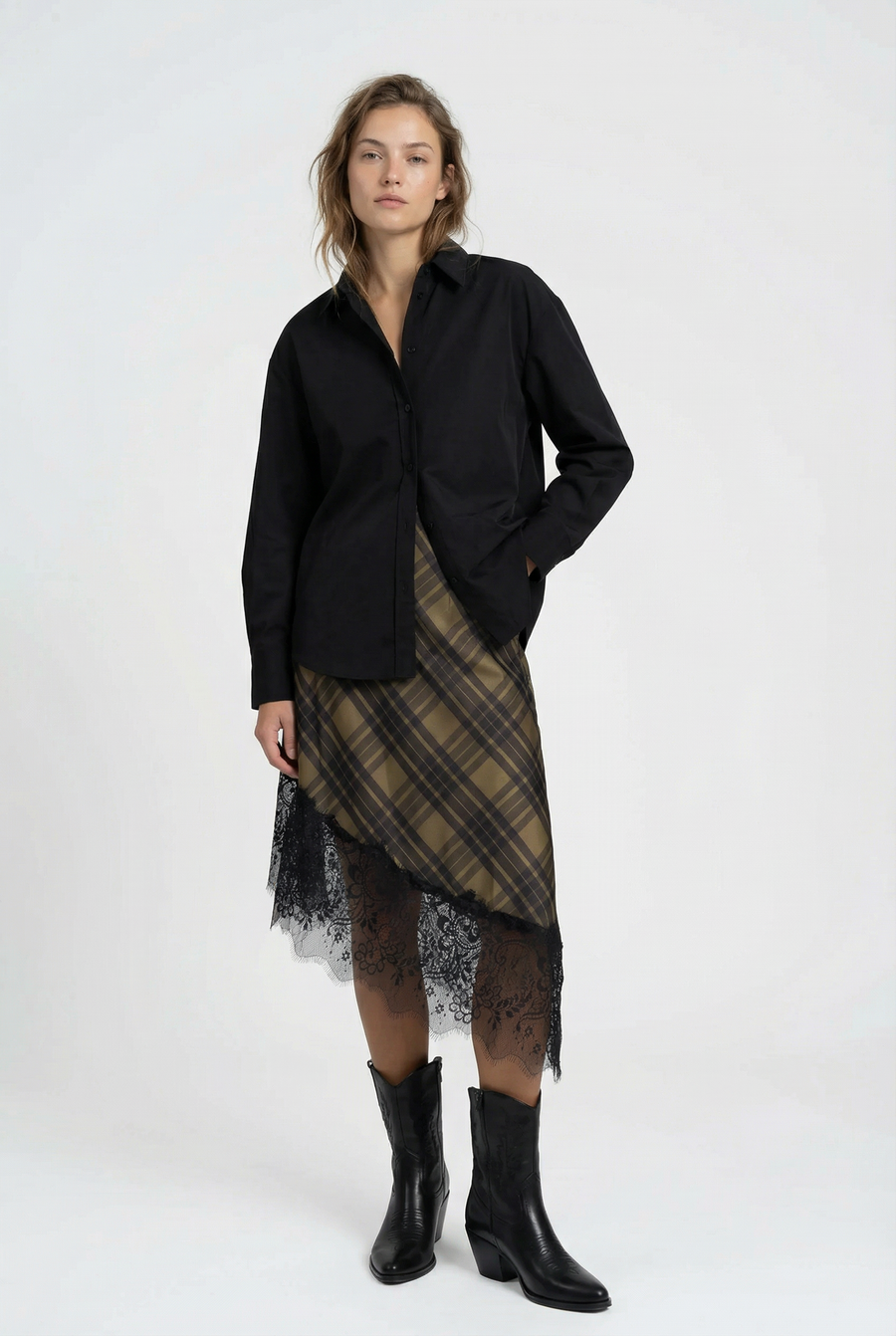 Jupe midi satinée asymétrique en satin – Coupe fluide