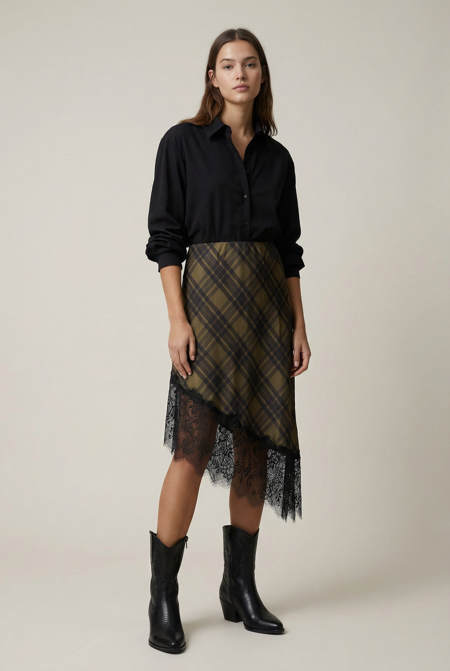 Jupe midi satinée asymétrique en satin – Coupe fluide