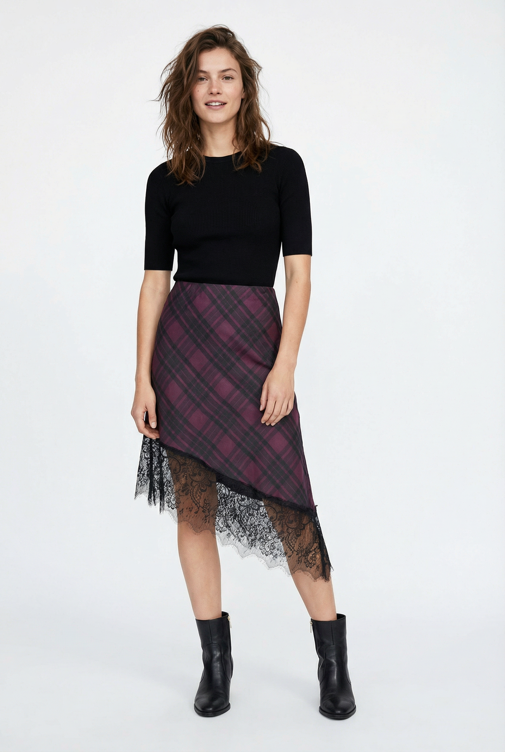Jupe midi satinée asymétrique en satin – Coupe fluide