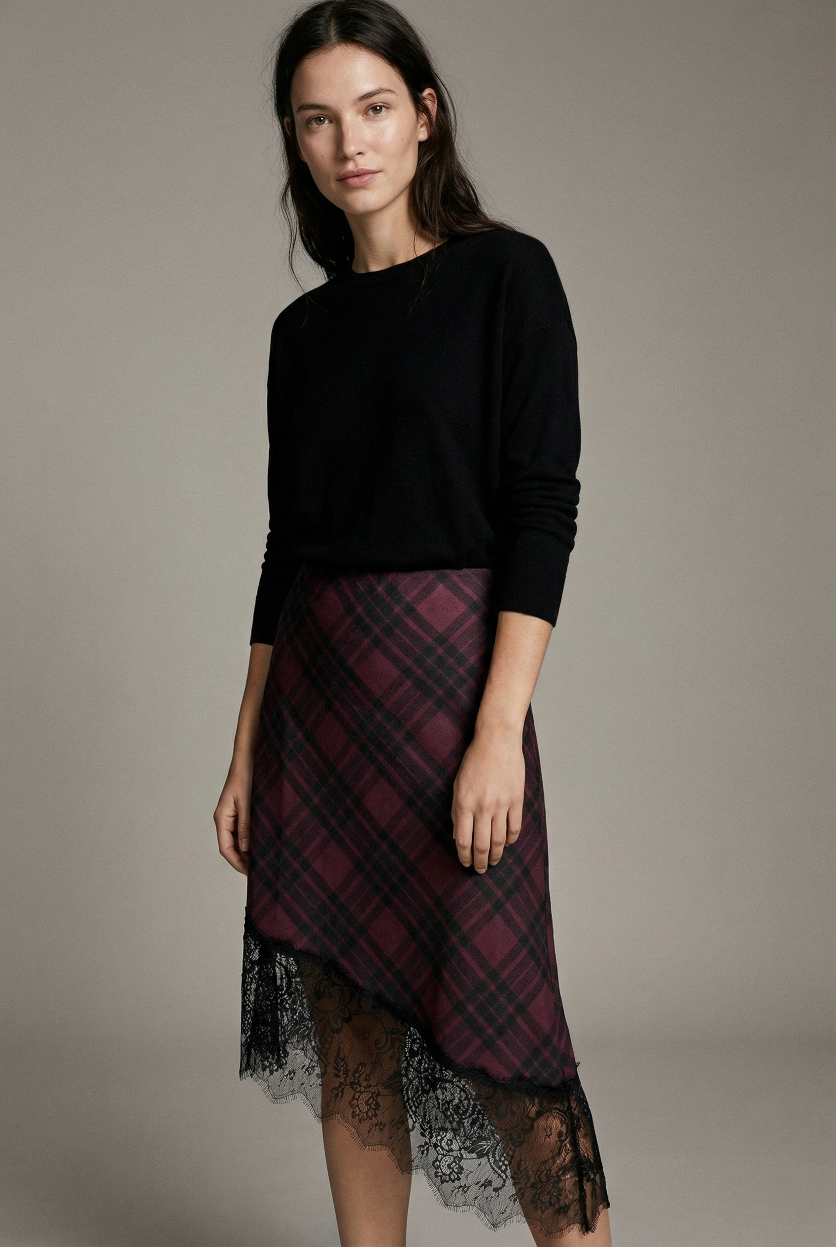 Jupe midi satinée asymétrique en satin – Coupe fluide