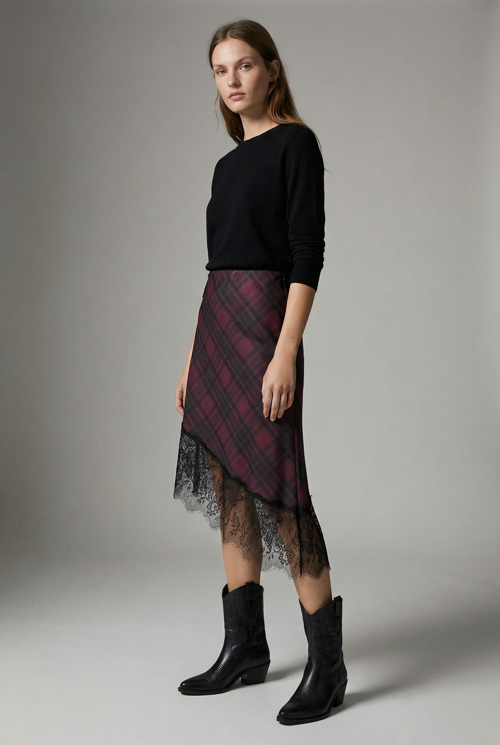 Jupe midi satinée asymétrique en satin – Coupe fluide
