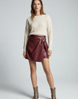 Jupe similicuir taille haute élégante – Coupe courte structurée – Effet cuir chic