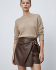 Jupe similicuir taille haute élégante – Coupe courte structurée – Effet cuir chic