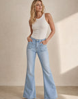02. Jean flare clouté à poches plaquées