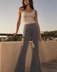 02. Jean flare clouté à poches plaquées