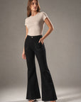 02. Jean flare clouté à poches plaquées