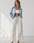 02. Pantalon en dentelle écrue à ceinture denim
