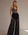 02. Pantalon palazzo en dentelle noire taille haute