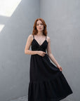 02. Robe midi noire crochet col V taille empire