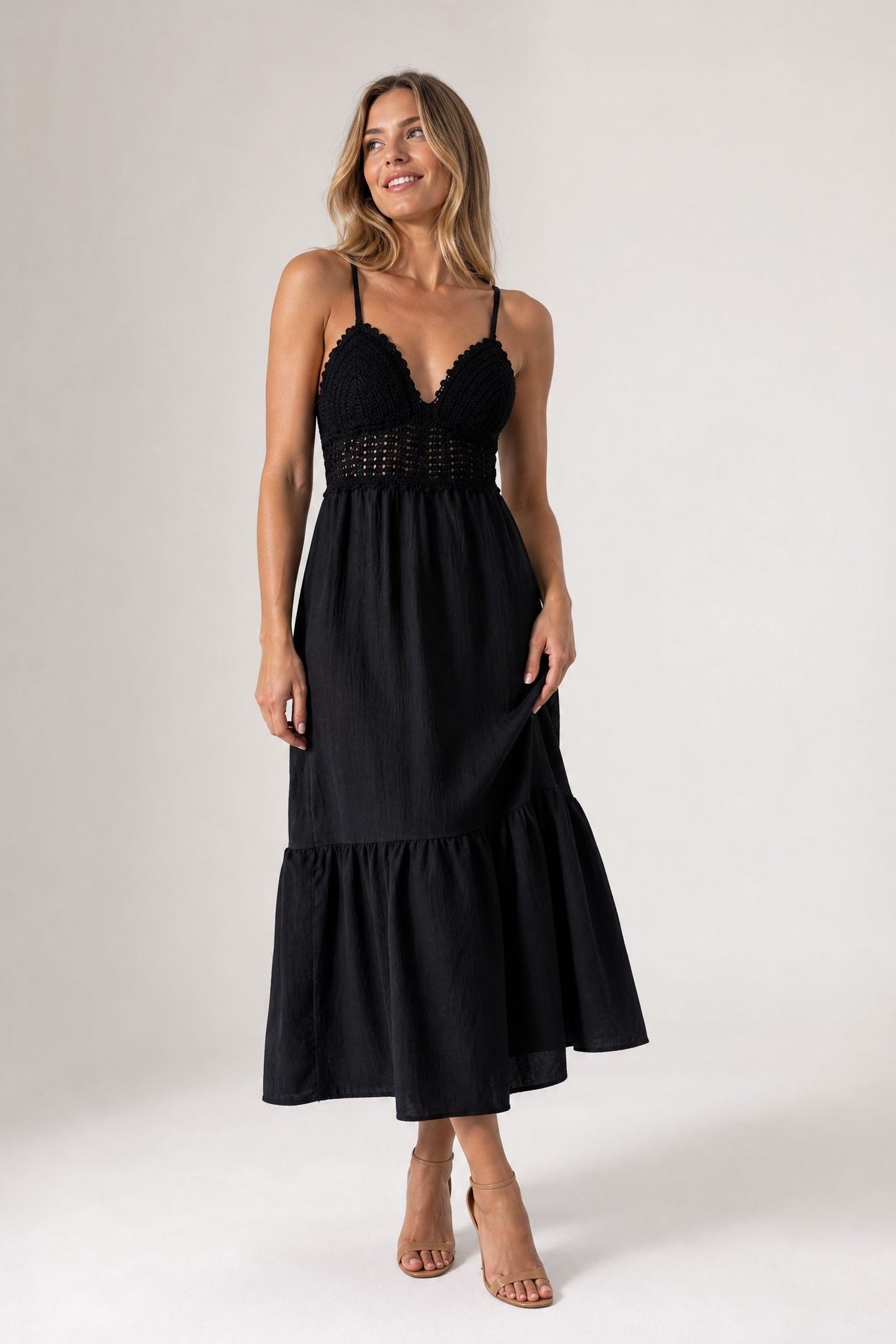 02. Robe midi noire crochet col V taille empire