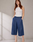 02. Short Bermuda fluide effet denim à plis taille haute