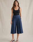 02. Short Bermuda fluide effet denim à plis taille haute