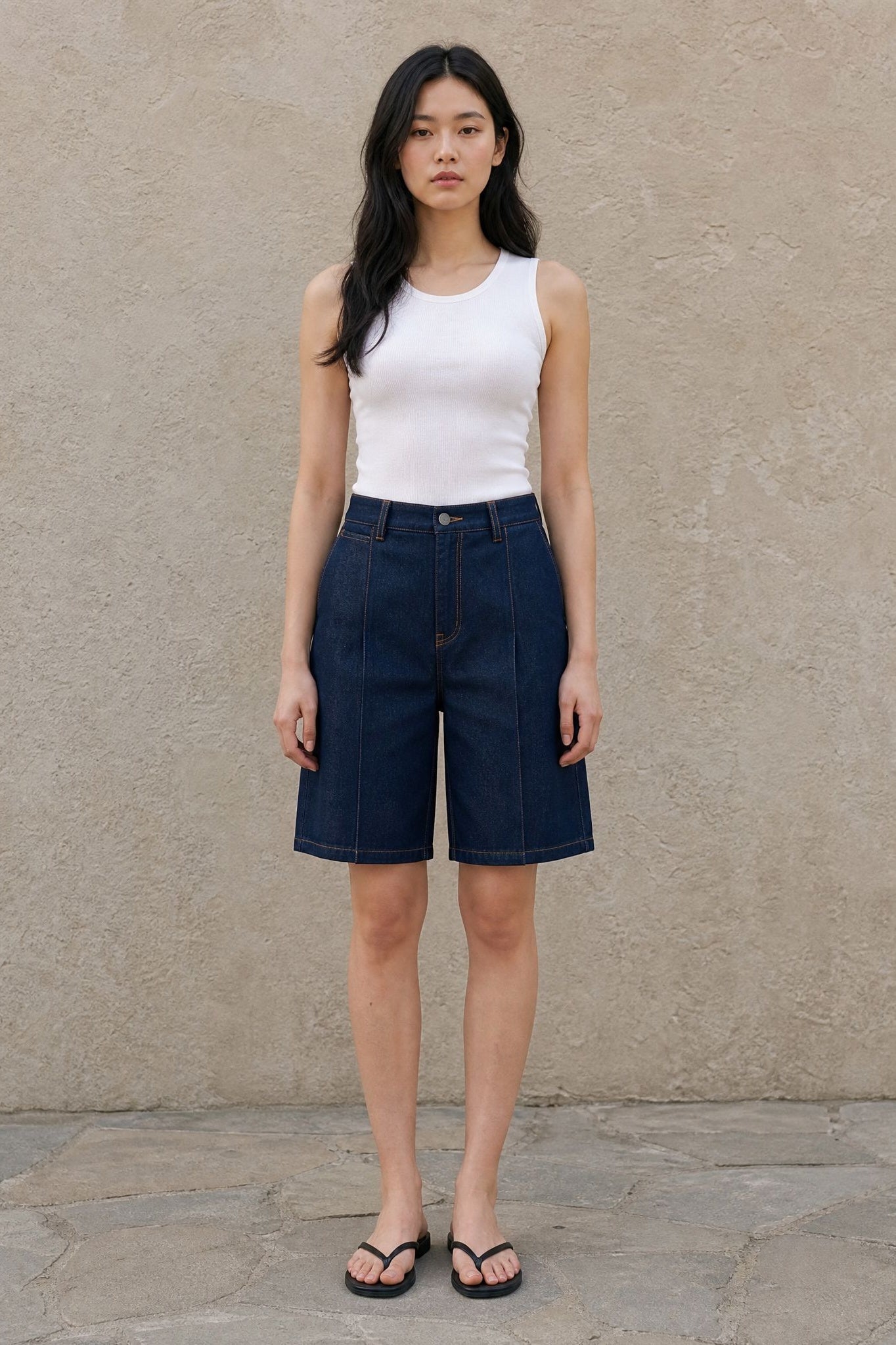 02. Short Bermuda fluide effet denim à plis taille haute