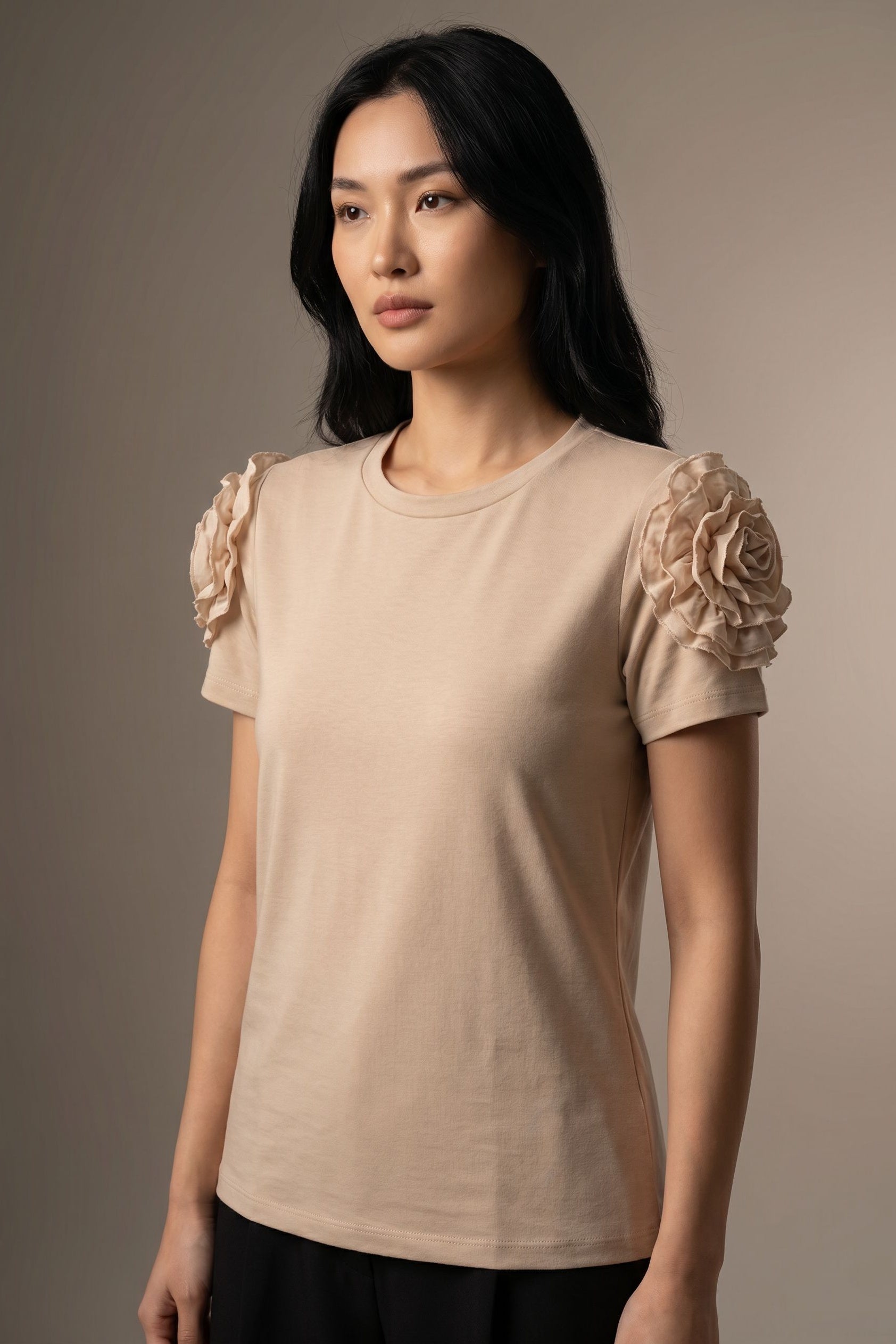 02. Top beige à fleurs 3D manches courtes