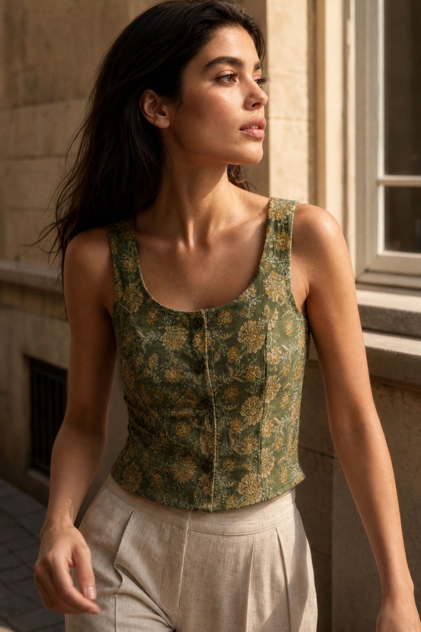 Top fleuri en coton boutonné dos smocké