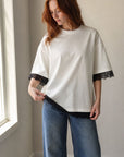 02. Top oversize crème à dentelle noire