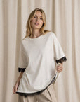 02. Top oversize crème à dentelle noire