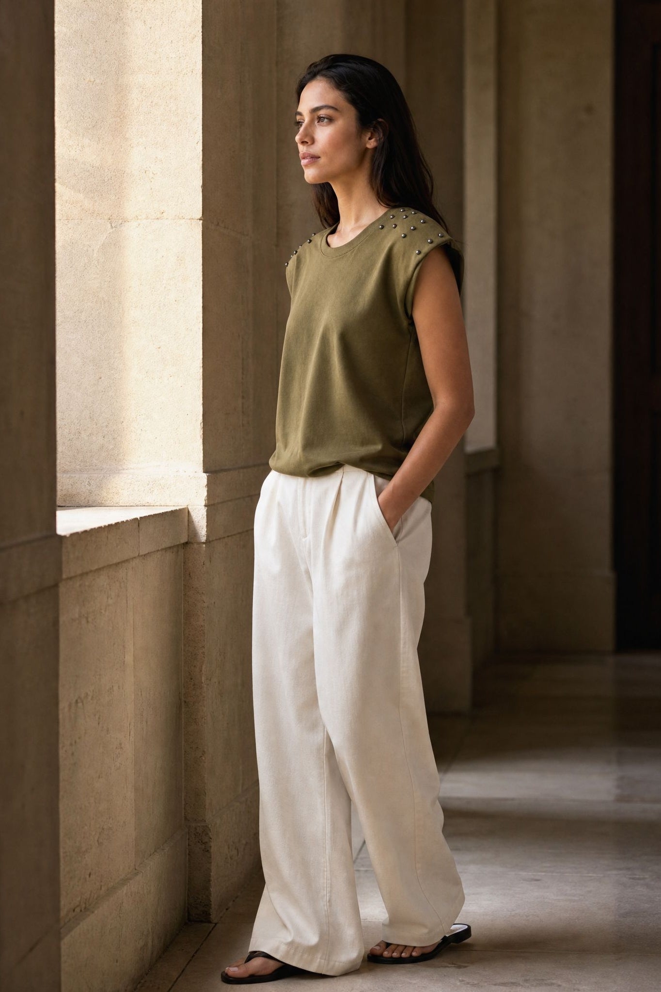 02. Top sans manches coton épaules cloutées