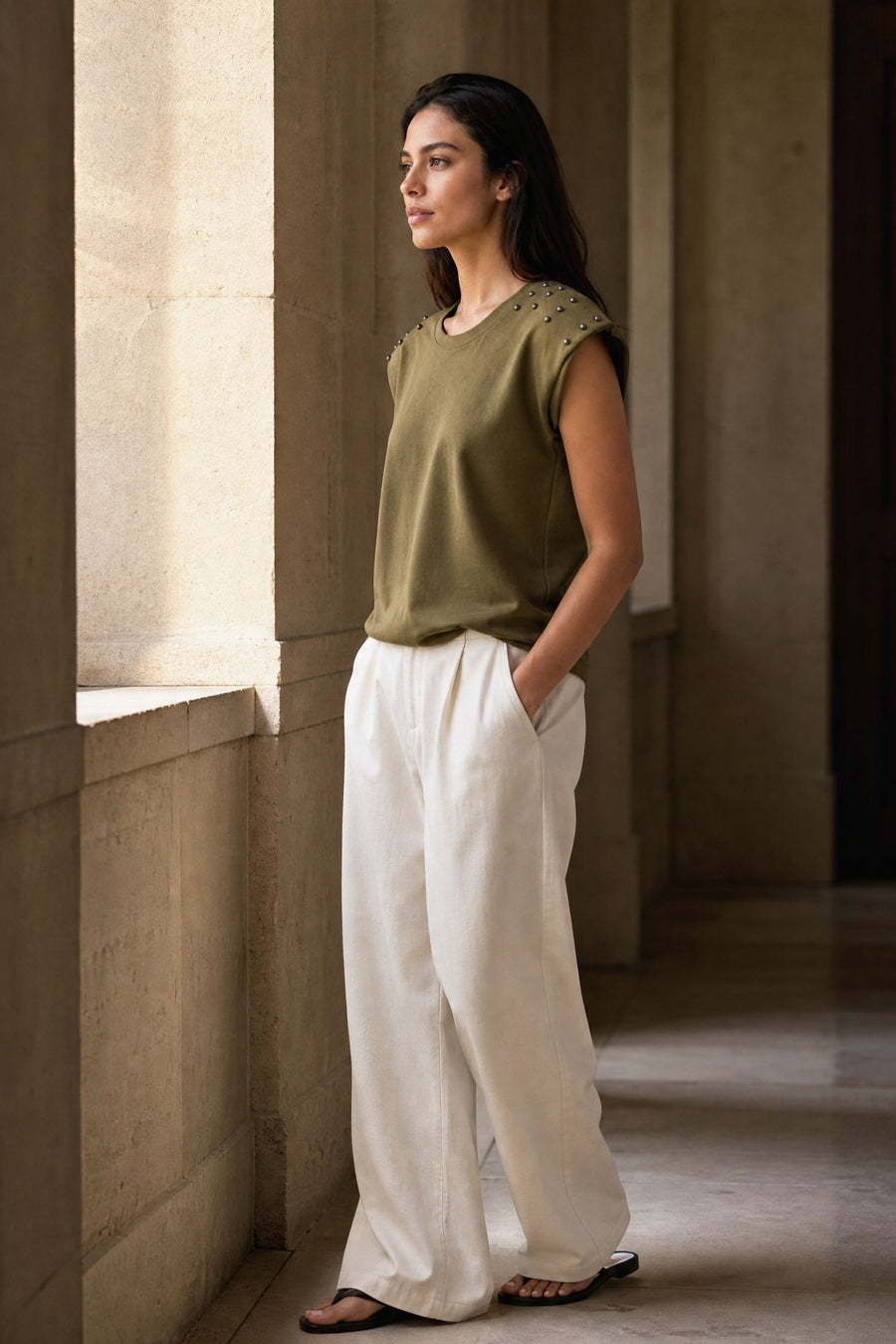02. Top sans manches coton épaules cloutées
