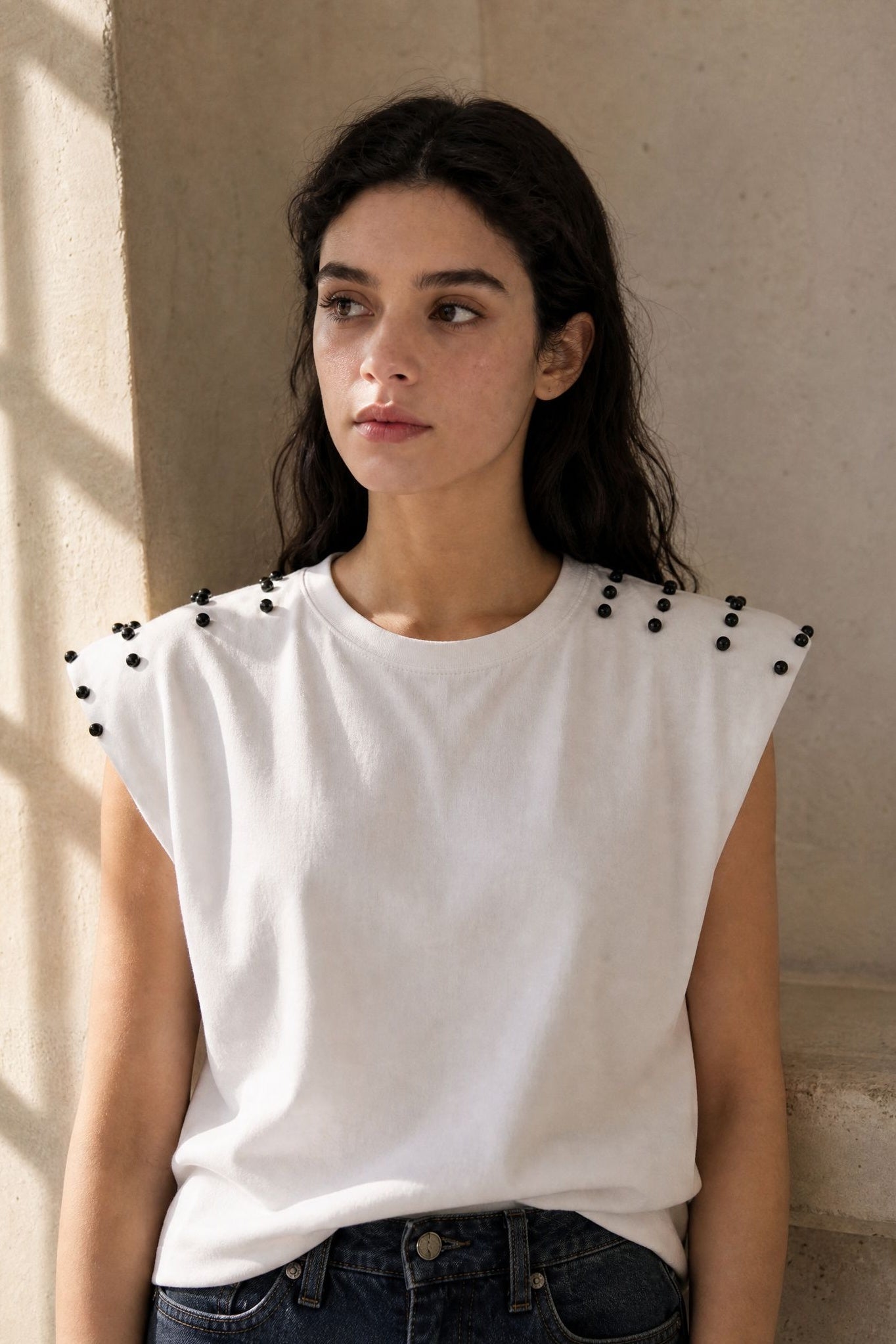 02. Top sans manches coton épaules cloutées