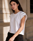 02. Top sans manches coton épaules cloutées