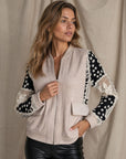 02. Veste beige zippée manches dentelle poches à rabat