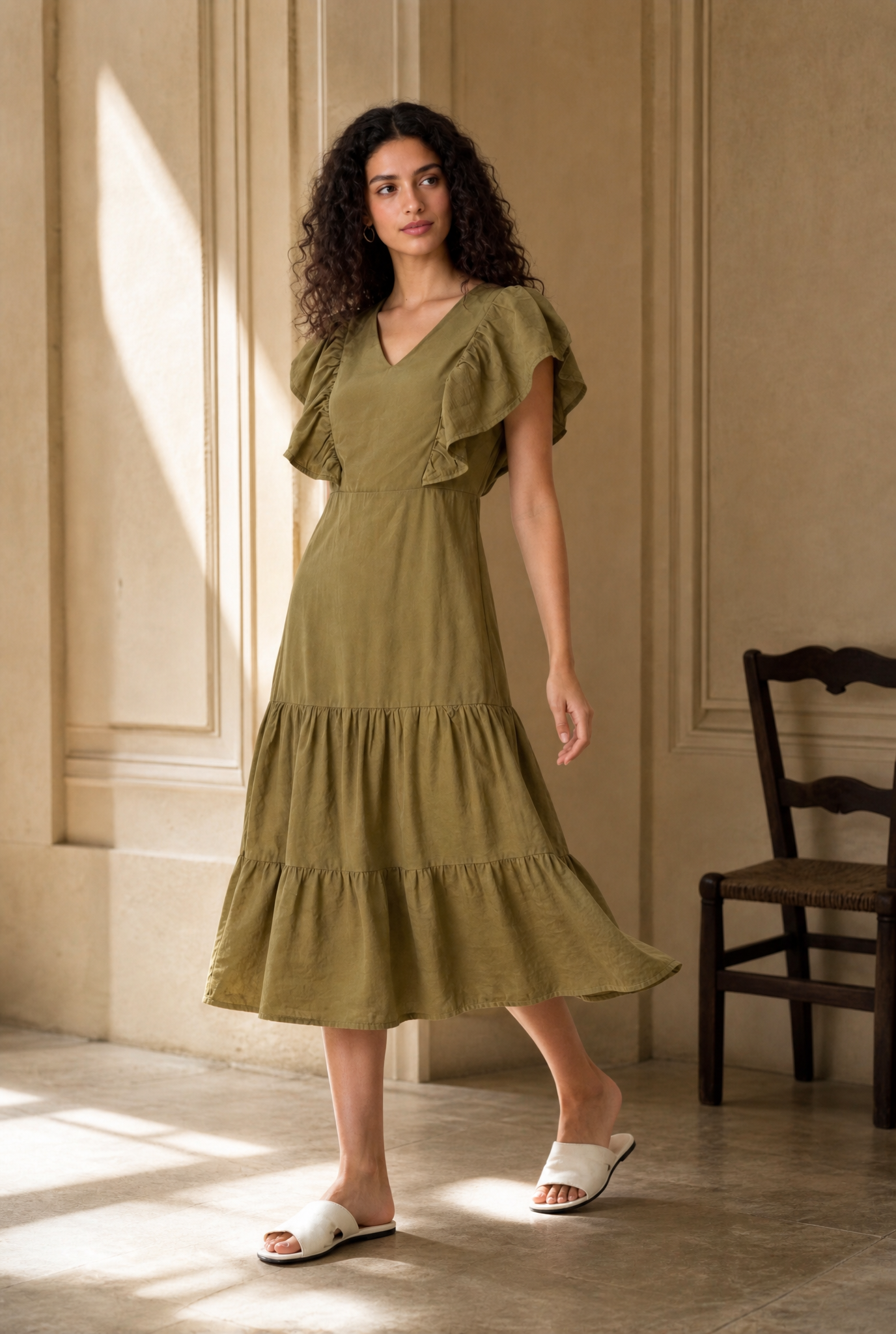 Robe midi évasée col V manches volantées
